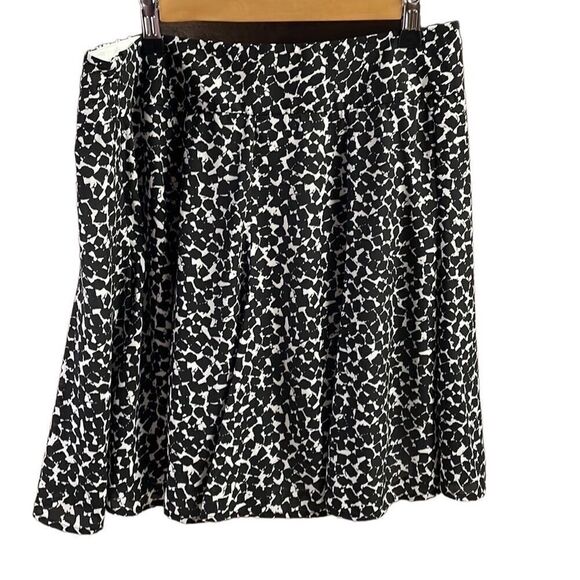 Nue Options Women Black and White With Line Flare Zip Side Skirt Size 10 Petite - Picture 7 of 7